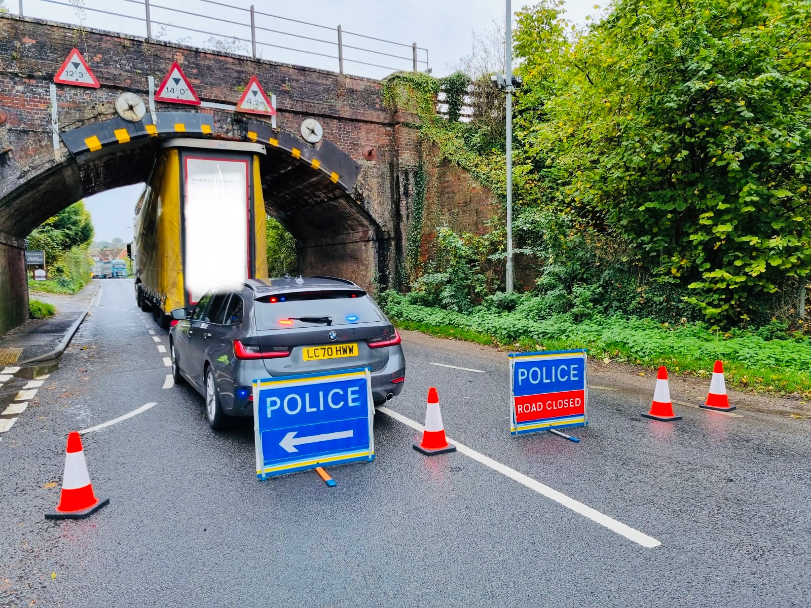 A36 Wilton closed after lorry gets wedged under bridge GHR Salisbury